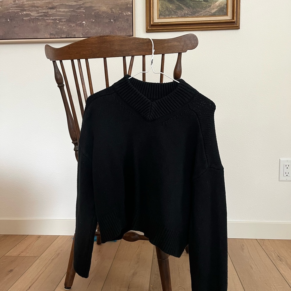 GAP Women's Black Crew Neck Sweater